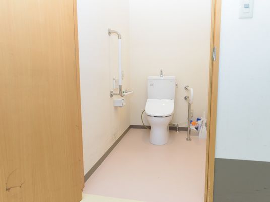 手すり付きトイレ設備