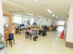 廊下の明るい光景