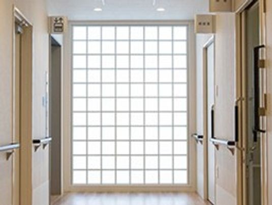 自然光満ちる廊下