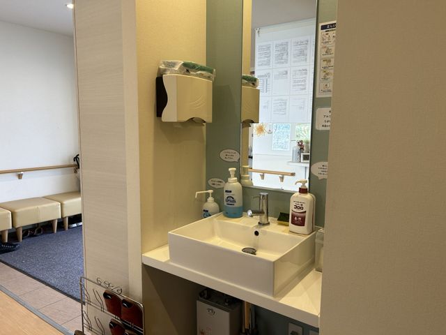 明るい洗面台の様子