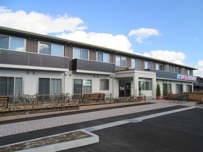 広々とした外観