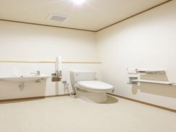 バリアフリーのトイレ空間