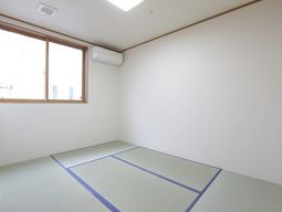 明るい空間の清潔な和室