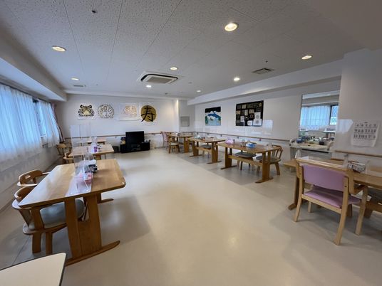 ゆったりとした食堂