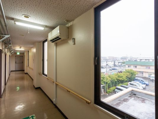 広々とした廊下