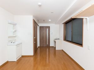 洗面台付きの明るい居室