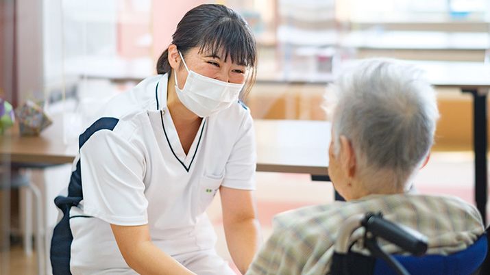 明るい会話の様子