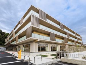モダンな建物外観  