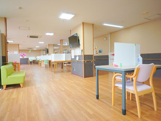 広々とした快適な食堂