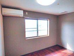 シンプルな居室空間