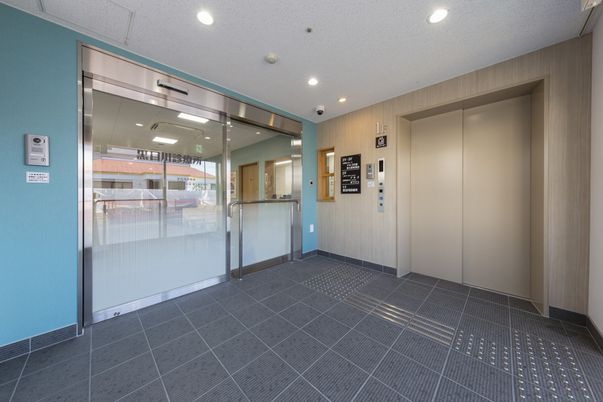 入口とエレベーターの空間