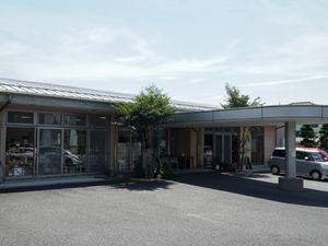 広々とした建物の外観