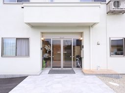 清潔感あるエントランス