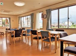 明るい食堂の様子