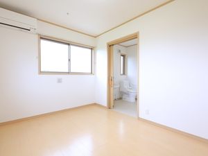 明るく広々した居室