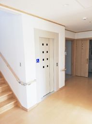 清潔感のある明るいエレベーター