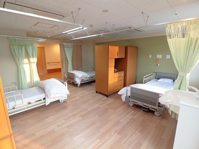 明るい居室 居室 広々とした明るい居室です。個別のスペースでプライバシーをしっかり守れます。
