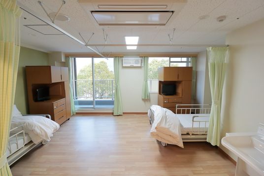 明るく広々とした居室