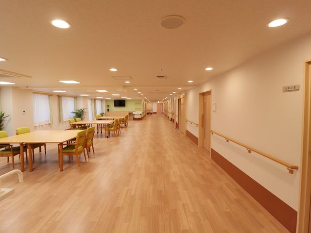 広々とした廊下 廊下 広々とした廊下です。自然光が差し込み、明るい空間を作り出しています。