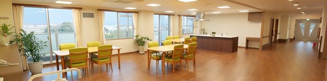 広々としたラウンジ