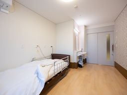 優しい光が差し込む居室