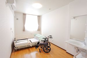 静かな居室の一室