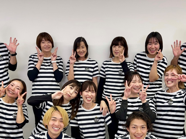 スタッフイメージ スタッフイメージ 元気で明るいスタッフたちが、一丸となって利用者様をサポートします。楽しく働ける環境です。