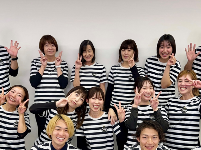 スタッフイメージ スタッフイメージ 元気で明るいスタッフたちが、一丸となって利用者様をサポートします。楽しく働ける環境です。
