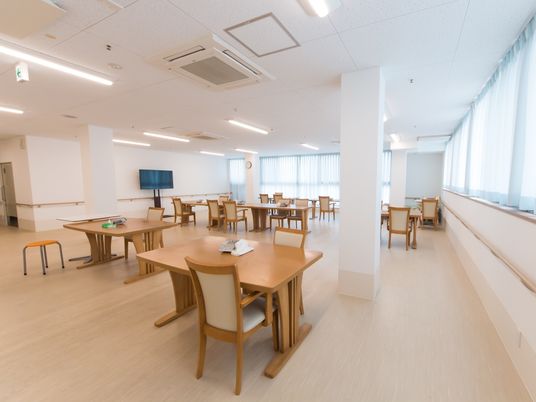 清潔な食堂の空間