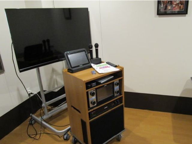 テレビと音響設置の部屋 シアタールーム 最新の音響設備を備えたシアタールームです。映画や音楽を楽しむことができます。