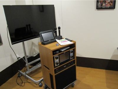 テレビと音響設置の部屋