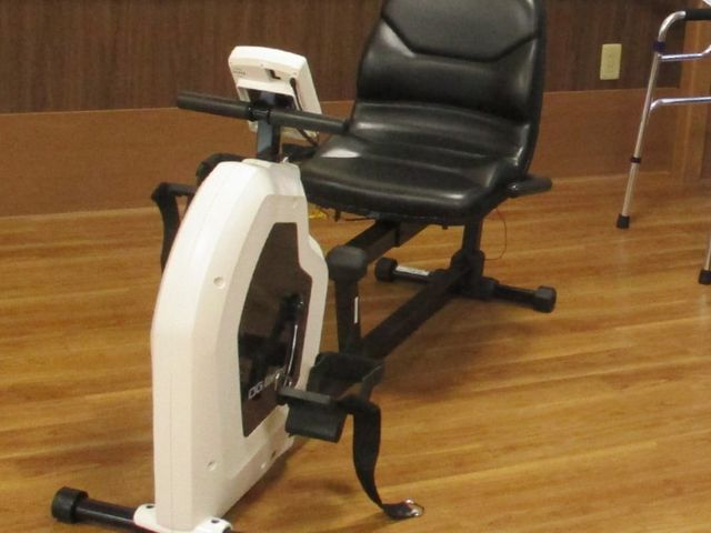 トレーニング用具の一角 機能訓練室 幅広いトレーニングに対応したスペースで、利用者様の健康維持をサポートします。