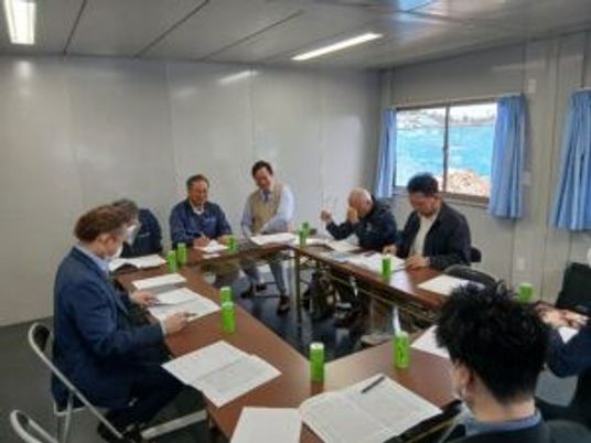 会議をする多目的室  