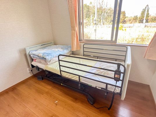 ベッドが置かれた居室