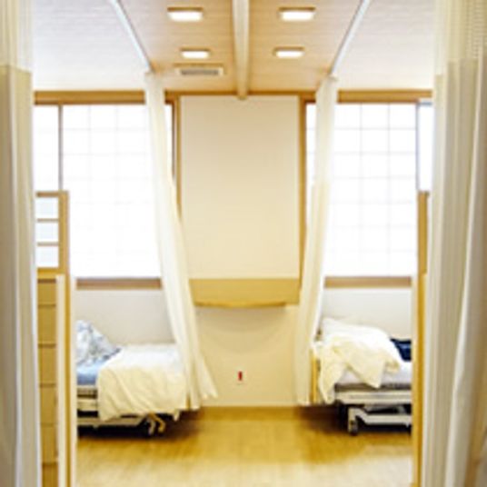 明るい広々とした居室