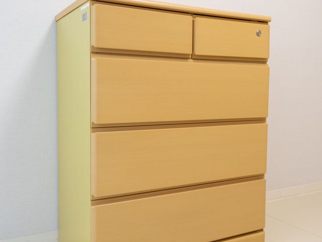 収納家具の居室 居室 シンプルなデザインの収納家具が設置されており、使いやすい空間が広がっています。