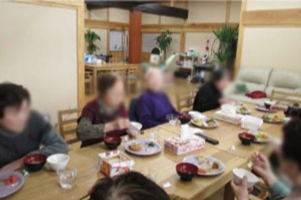 食事を楽しむ居室