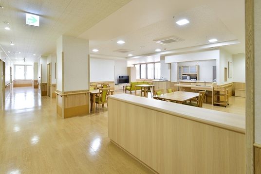 広々とした明るいダイニング