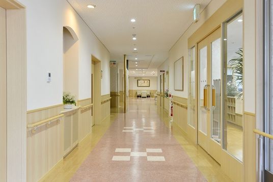 清潔感のある明るい廊下