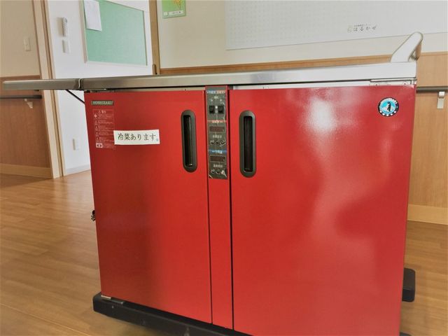 温かい料理用ワゴン キッチン 温かい食事を提供するための設備が整っています。移動も簡単です。