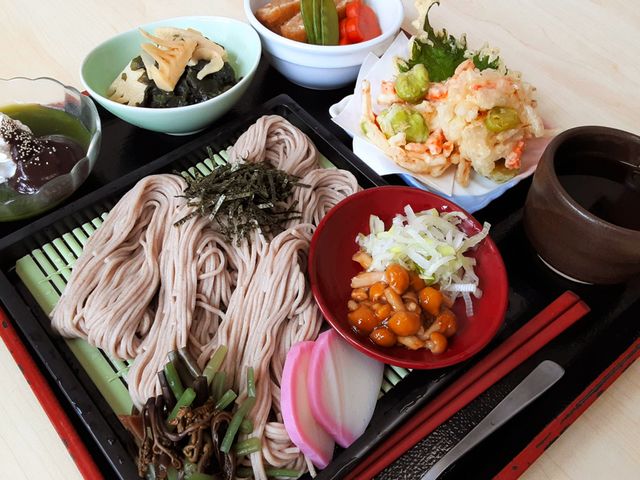 和食の料理 料理 栄養バランスに配慮された和食の一例です。多彩な食材を楽しむことができます。