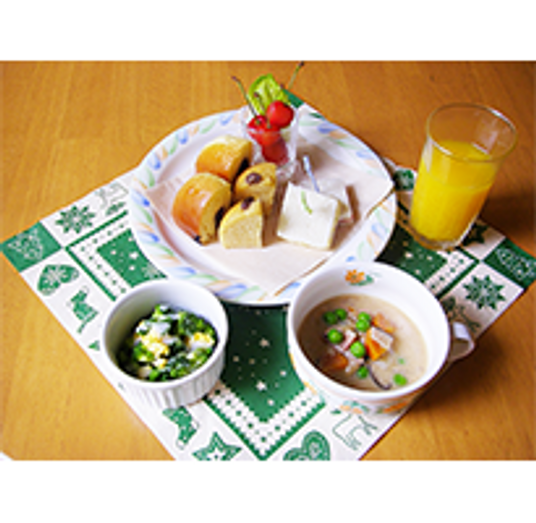 朝食のテーブル