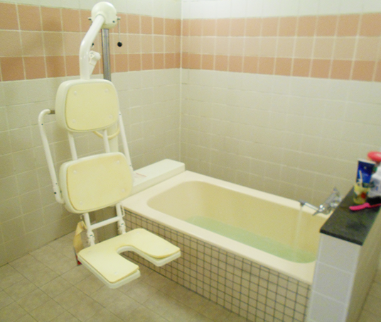 リフト付きの浴槽