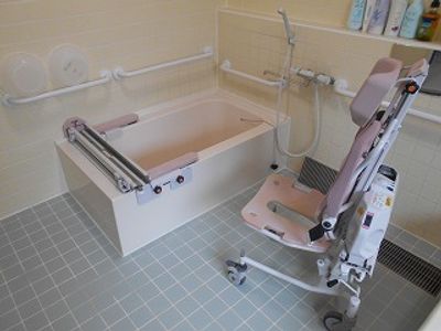 バリアフリーの浴室設備