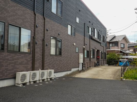 施設の外観とエントランス