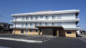 モダンな外観の建物
