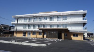 モダンな外観の建物
