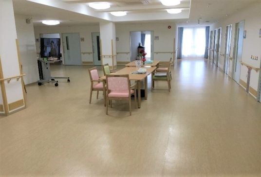 広々とした廊下