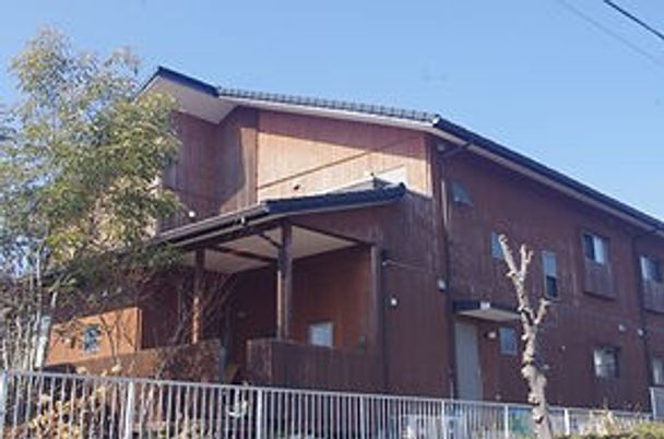 木造の建物の外観