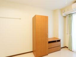 居室の家具と窓